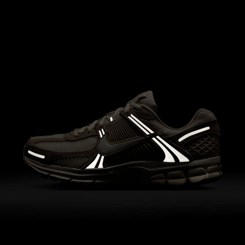 NIKE Zoom Vomero 5 Womens Sneakers